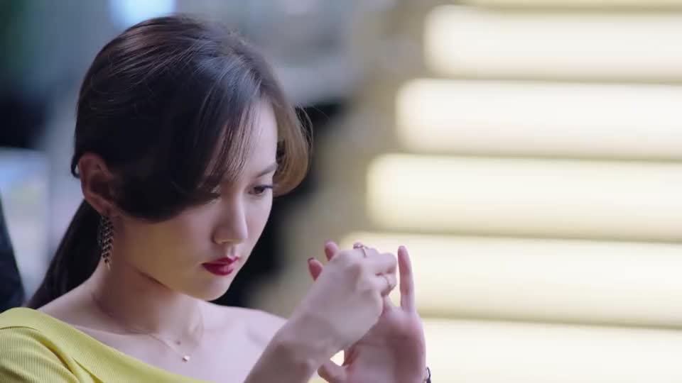 暖爱秦樱素试戴戒指戴不进去