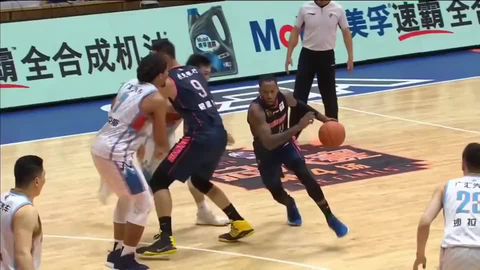 CBA总决赛打成扣篮表演赛！易建联比外援还猛啊