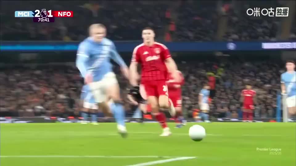 曼城遭遇争议判罚！哈兰德禁区内被扑倒裁判没有表示引争议