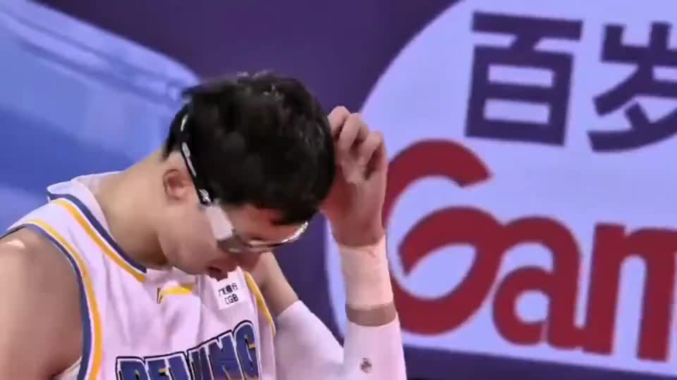 8罚0中比肩奥尼尔，错失绝杀救赎，周琦真要告别国家队？