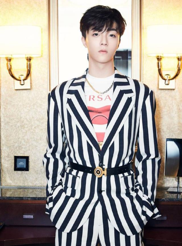 穿西装耍帅的季节，千万不要因为搭错而拉低颜值，立农教你正确搭休闲区蓝鸢梦想 - Www.slyday.coM