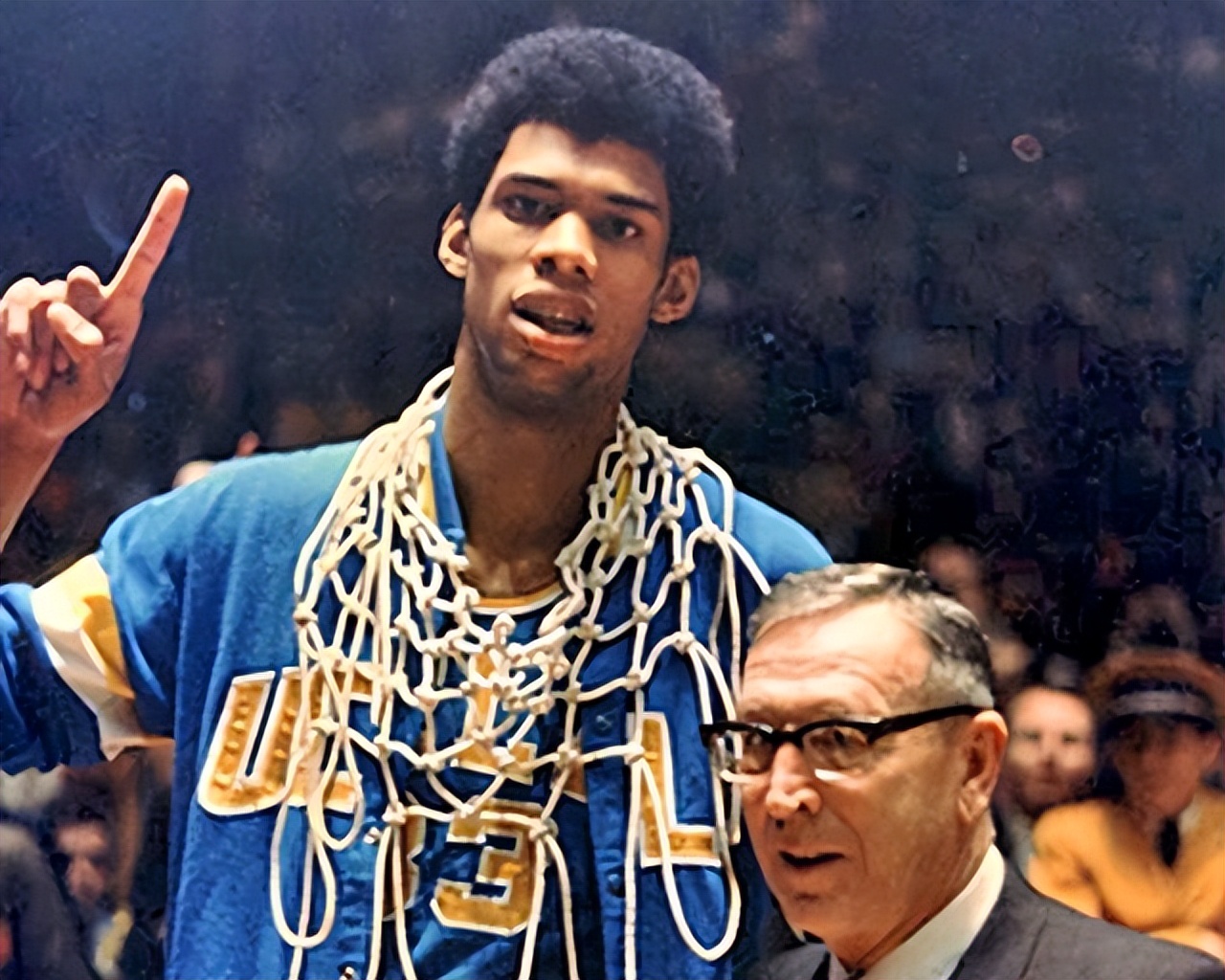 所以有这样的天赋和成长时间在,贾巴尔进入nba第一年就拿到了28