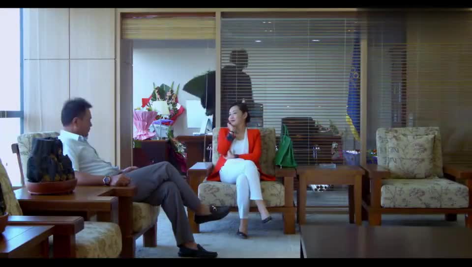 一仆二主齐建军还装模作样看起公司来了真以为是自己的