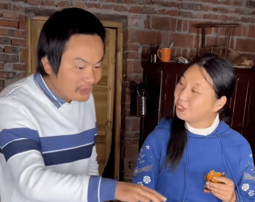 自牛爱芳和小春花人设崩塌后,这对披着朴实外表的夫