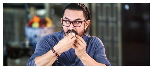 鲁豫当年素颜采访阿米尔汗,吃当地饭菜却难以下咽?网友:太脏了