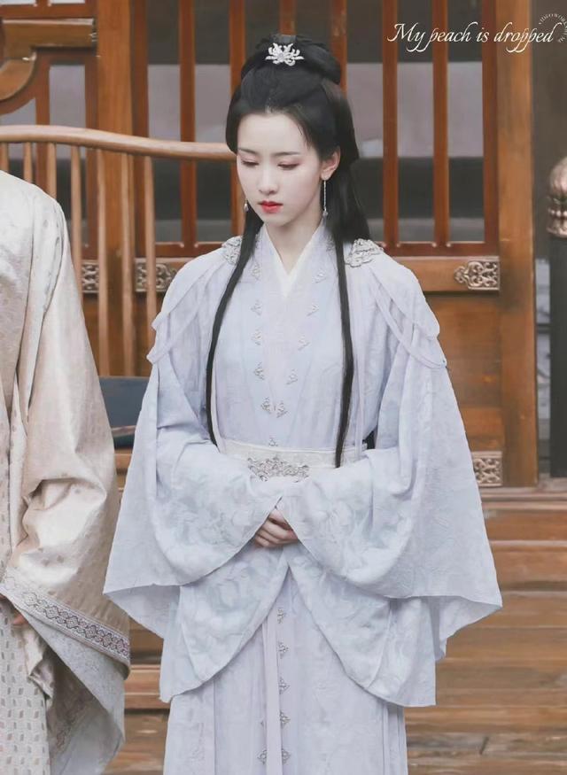 陈都灵《狐妖小红娘》古装路透，异族造型灵气，引起网友热议休闲区蓝鸢梦想 - Www.slyday.coM