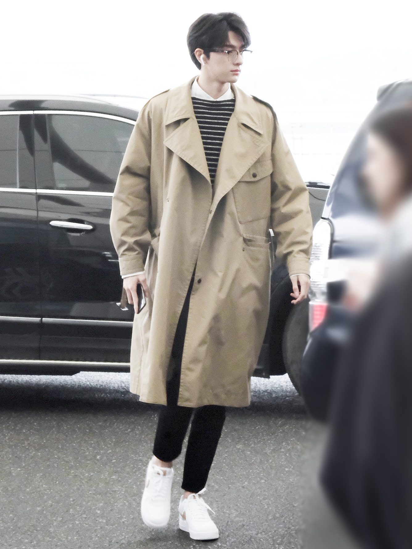 187cm林一风衣搭配眼镜韩剧男主角既视感