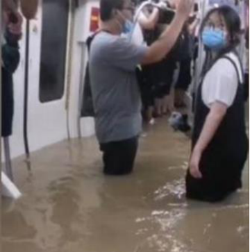 郑州地铁5号线列车暴雨中迫停原因休闲区蓝鸢梦想 - Www.slyday.coM