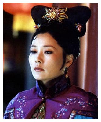 何赛飞饰演大贵妃,她和太后一样,都是顺治父亲太宗皇帝的妃子,太宗时