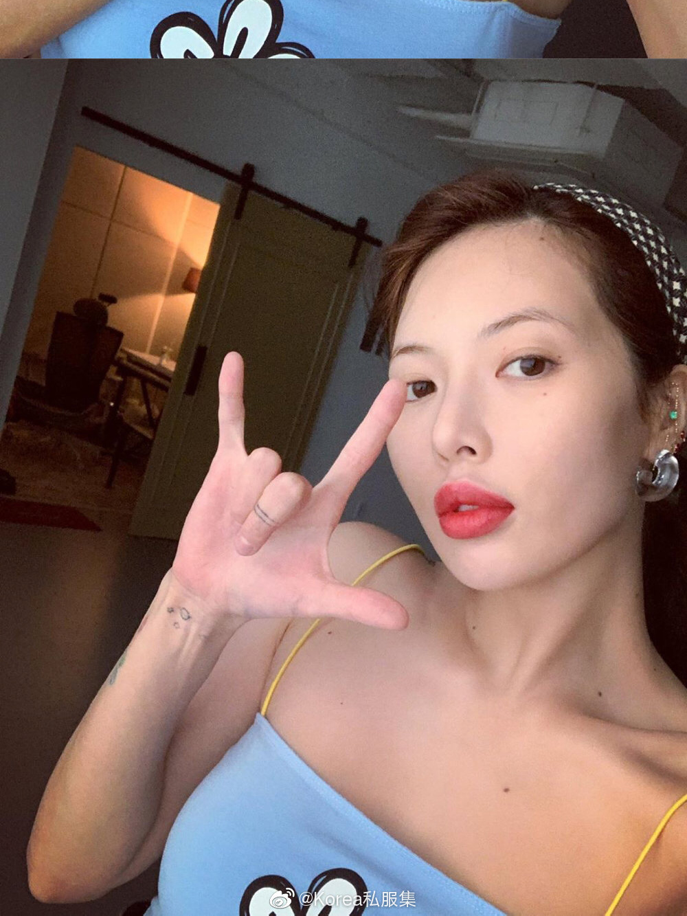 泫雅又换新造型啦超性感的吊带穿搭你学会了吗