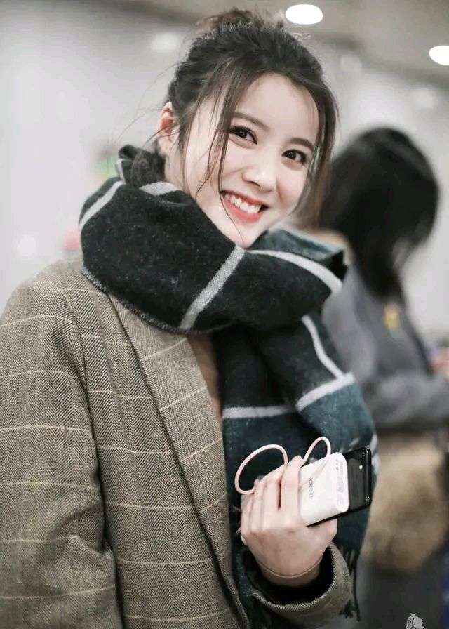 蒋蕊泽精美壁纸:清纯养眼,气质清新灵动!