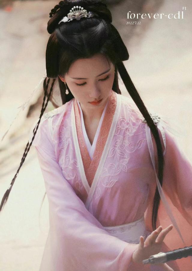 陈都灵《狐妖小红娘》古装路透，异族造型灵气，引起网友热议休闲区蓝鸢梦想 - Www.slyday.coM