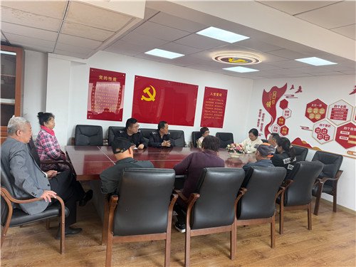 大连公交进社区座谈 听听乘客怎么说 大连公交进社区座谈 听听乘客怎么说