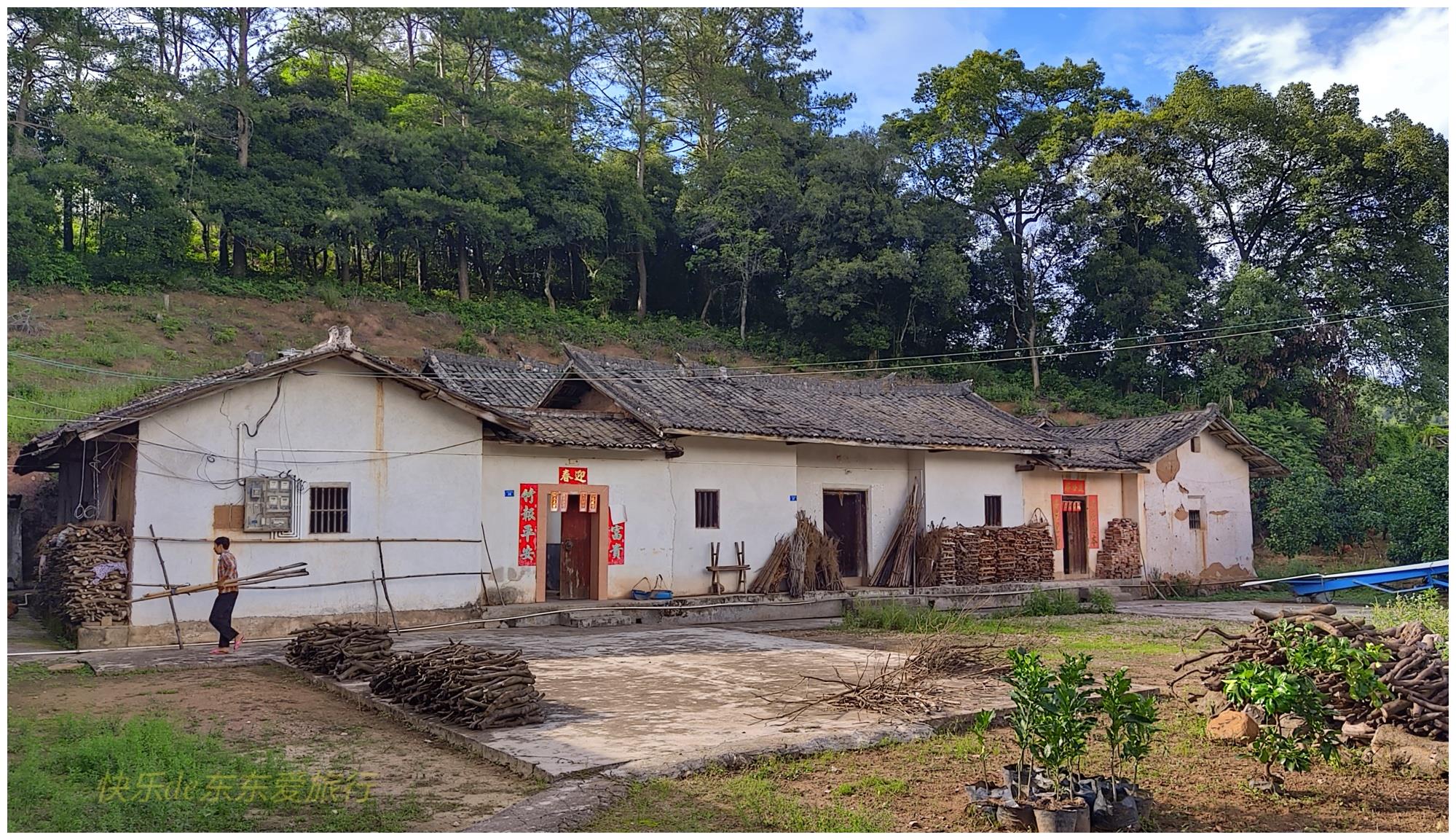 去显龙村寻古茶亭,80多岁廖伯带我看老祠堂,给我讲王志安的故事休闲区蓝鸢梦想 - Www.slyday.coM 去显龙村寻古茶亭,80多岁廖伯带我看老祠堂,给我讲王志安的故事休闲区蓝鸢梦想 - Www.slyday.coM