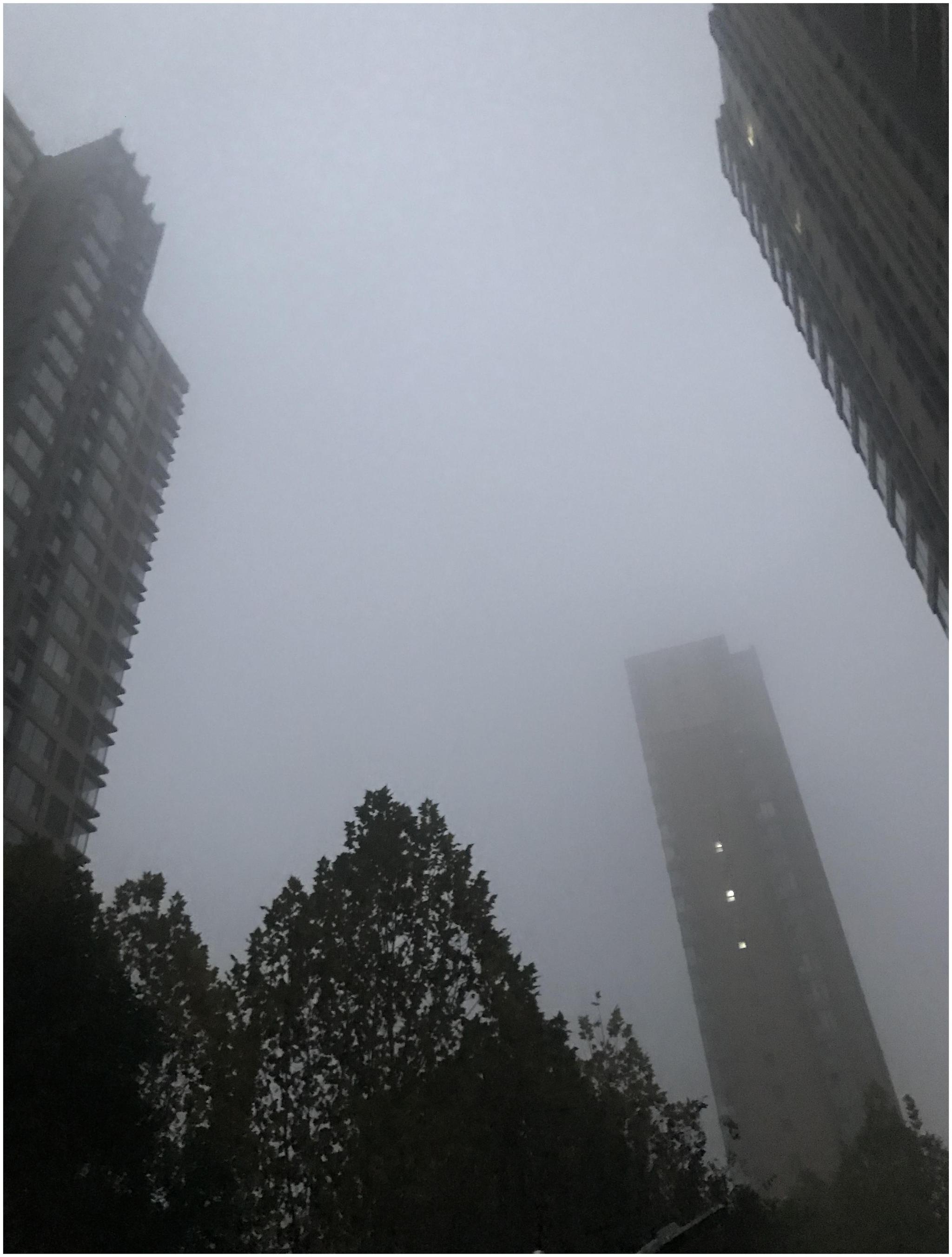 石家庄雾霾又来了,出门要戴口罩注意行车安全啊