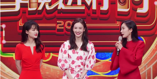 春晚进行时杨幂金晨李沁同框三人五连拍好逗好美