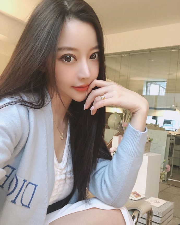 时尚网红美女迷人写真美照,御姐啊_高清图集_新浪网