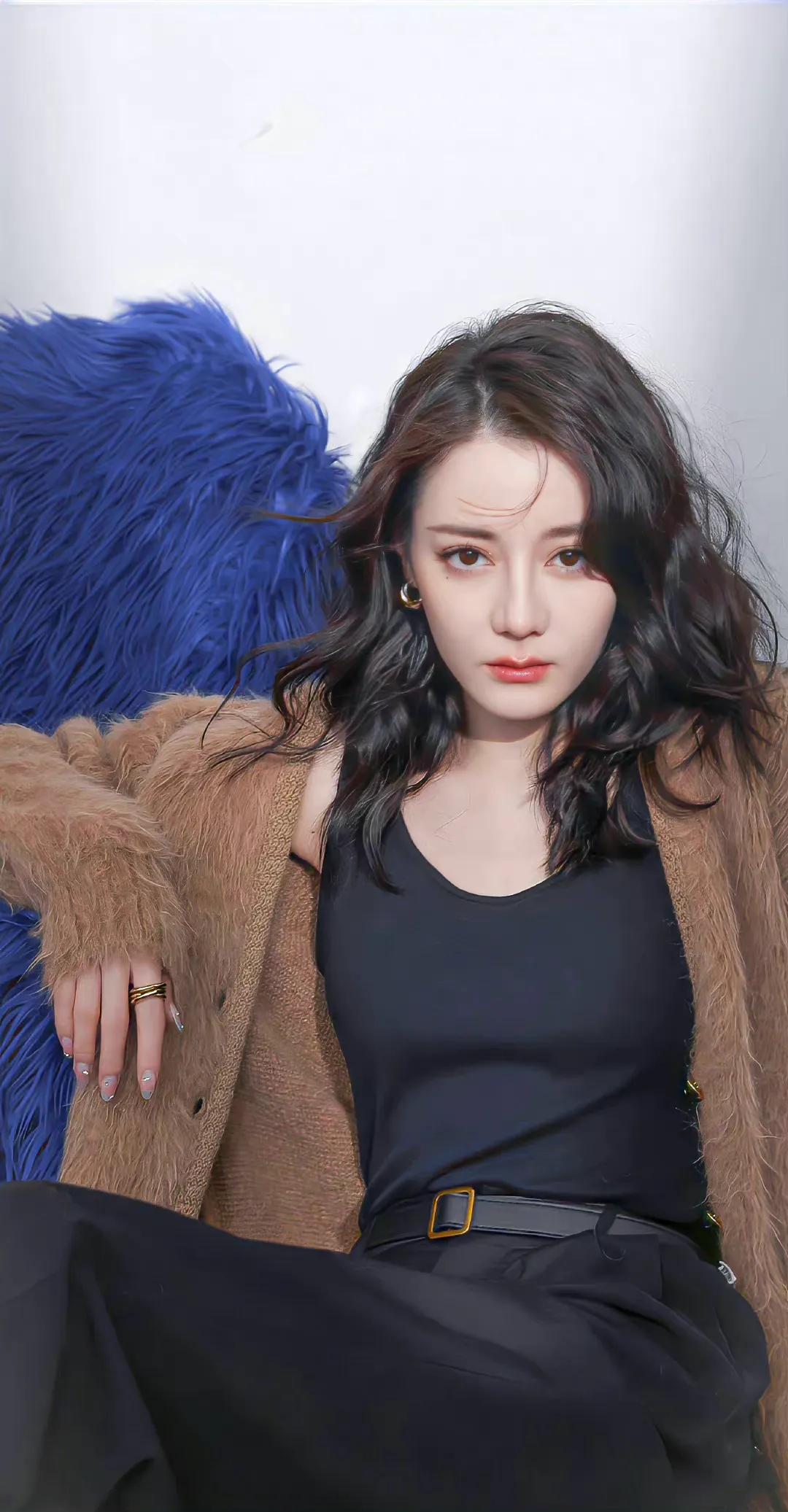 迪丽热巴,皮草大美女,美艳动人!