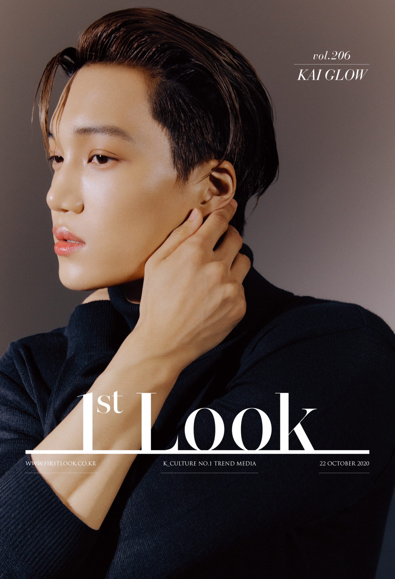 exo成员kai拍宣传照 手臂肌肉线条健硕