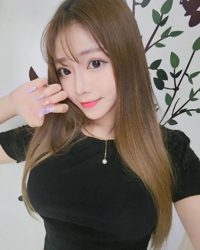 时尚美女模特小姐姐迷人美照欣赏微胖美女__财经头条