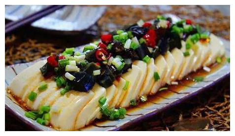 精选美食:香辣皮蛋豆腐,辣白菜炖牛腩,雪菜烧鱼杂,馓子豆花