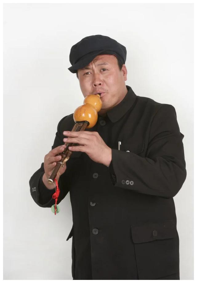 为蹭赵本山的热度,他整容又改名 如今年入百万,老赵拿他没办法