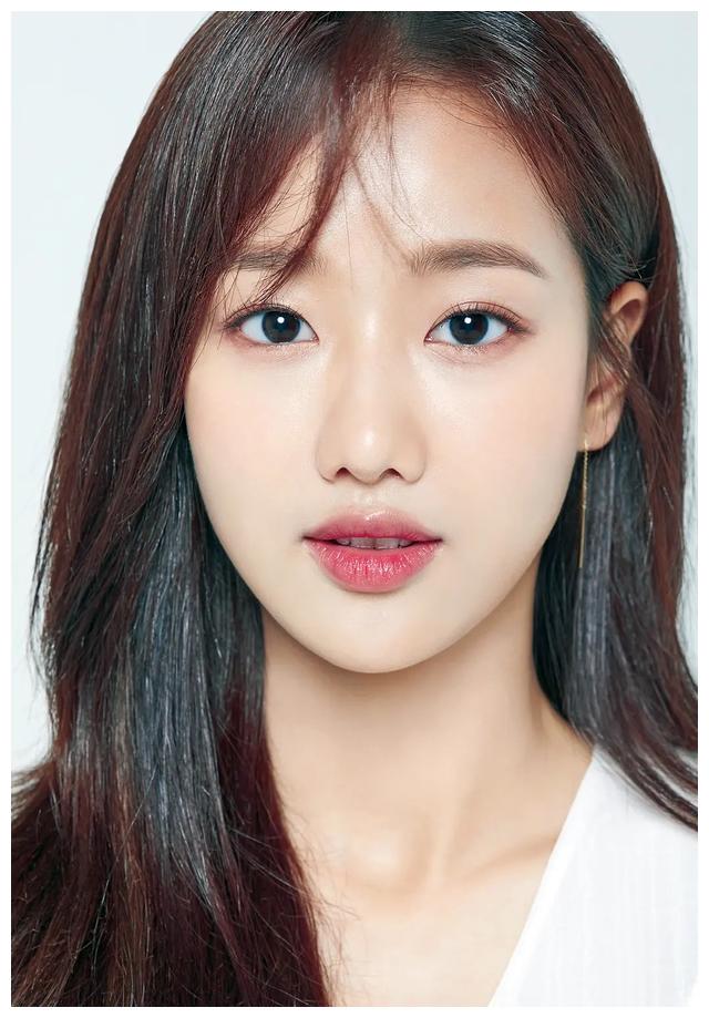 粉丝整理小学至今照片澄清李娜恩是天生整容脸