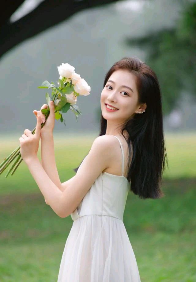 中传校花冯琳美丽大方气质高雅的女神