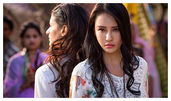 看过成龙的《功夫瑜伽》的朋友都知道,母其弥雅饰演学霸诺敏,在此片中