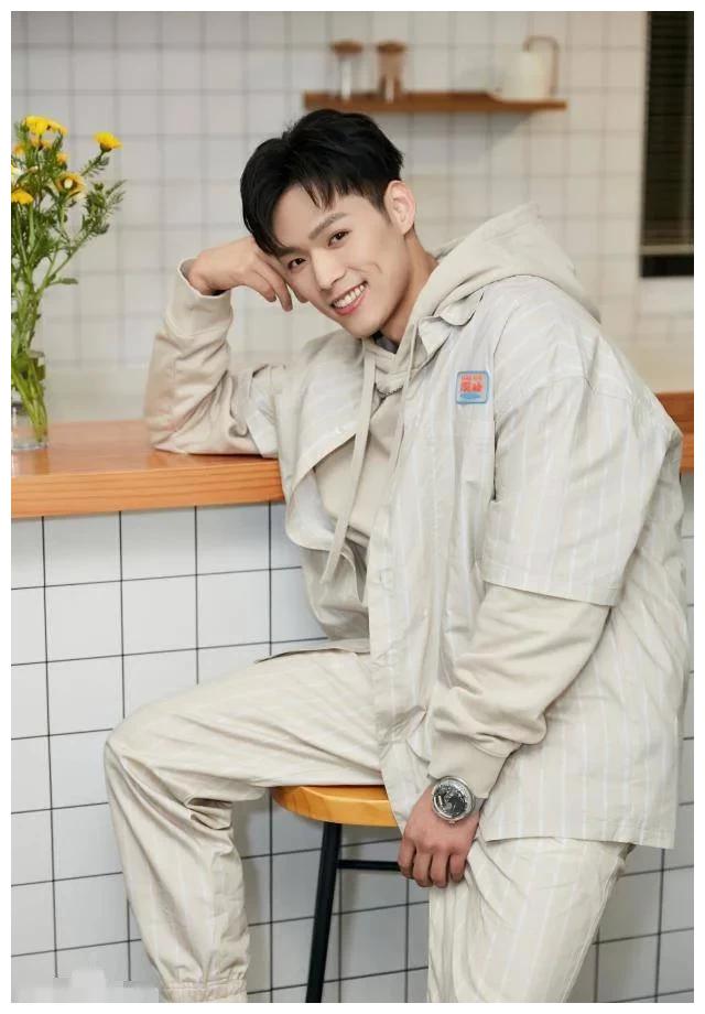 董又霖谈吻戏初体验与35岁女星亲了3小时直言头皮发麻