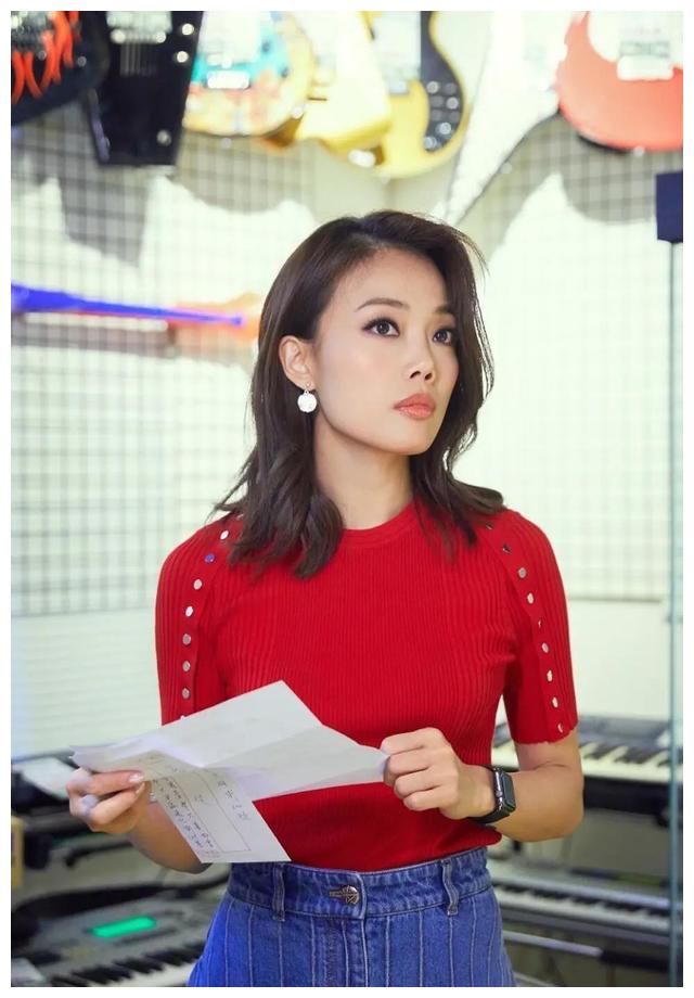 容祖儿旧照,大头大脸简直女版雷佳音,但一化妆就气场全开