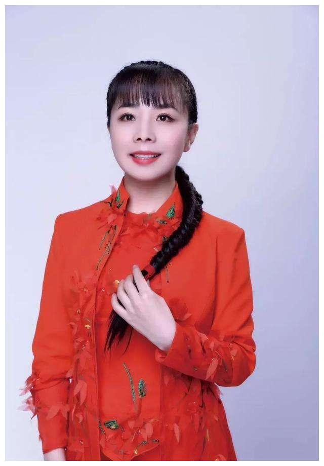 王二妮:走红后嫁青梅竹马,还曾大方送他豪车,如今却过成这样