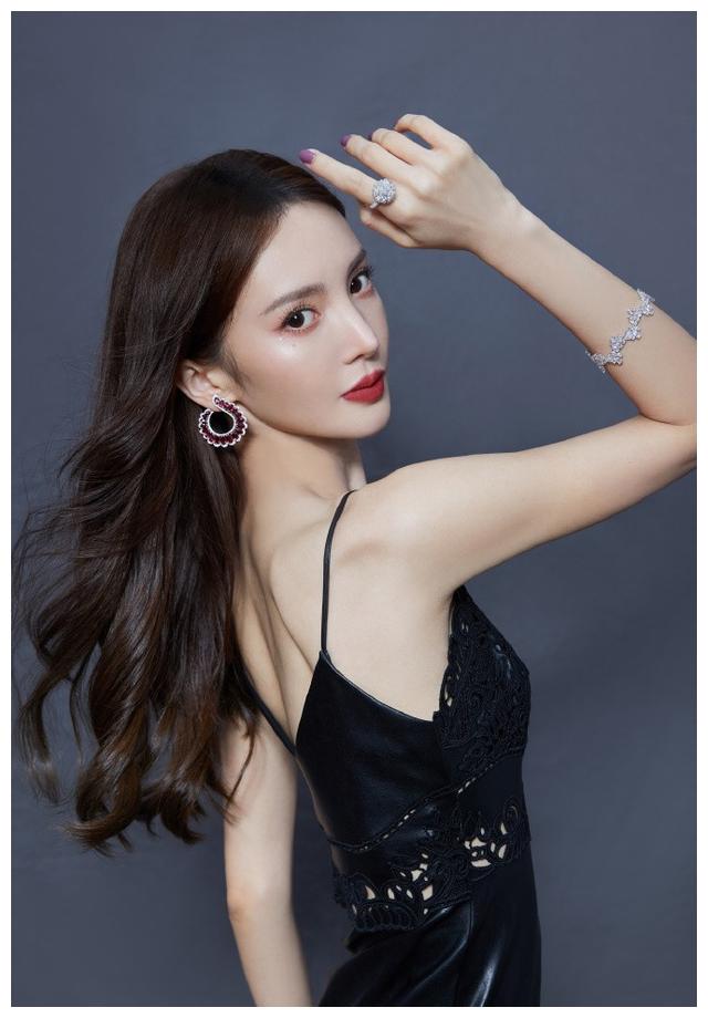 回眸一笑百媚生哪位女明星的回头杀最让你心潮澎湃