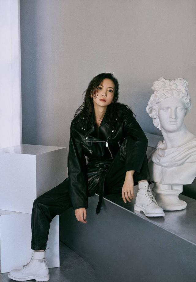 于文文搭配有“高招”,生活装更是清新脱俗,这也太酷了叭!休闲区蓝鸢梦想 - Www.slyday.coM 于文文搭配有“高招”,生活装更是清新脱俗,这也太酷了叭!休闲区蓝鸢梦想 - Www.slyday.coM