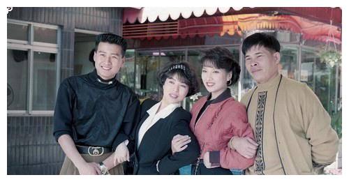 还记得《家有仙妻》里那个神奇手镯的何莉莉吗?如今怎么样了