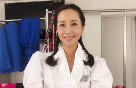 她老公突然去世,春晚上的笑星从此销声匿迹,今再婚女儿已12岁|戚慧