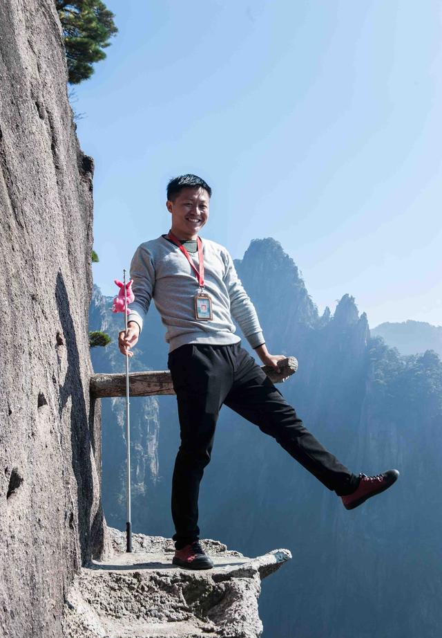 黄山最容易看见云海的地方,恐高者都害怕来,但来了绝不后悔!休闲区蓝鸢梦想 - Www.slyday.coM 黄山最容易看见云海的地方,恐高者都害怕来,但来了绝不后悔!休闲区蓝鸢梦想 - Www.slyday.coM