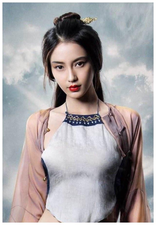 1,杨颖,在《黄飞鸿之英雄有梦》里面,穿肚兜的样子,给人一种很精值哪