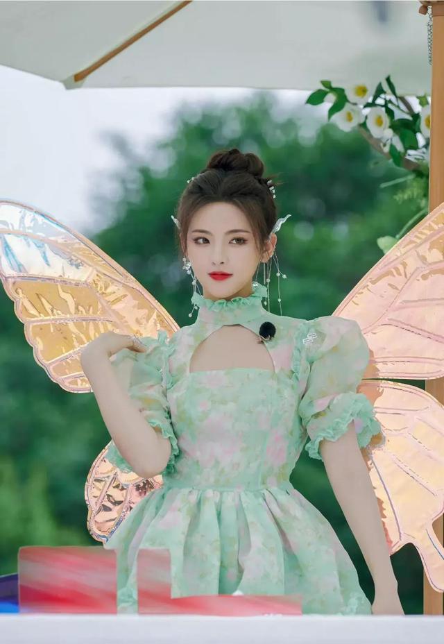 杨超越蝴蝶精灵造型,美丽可爱!__财经头条