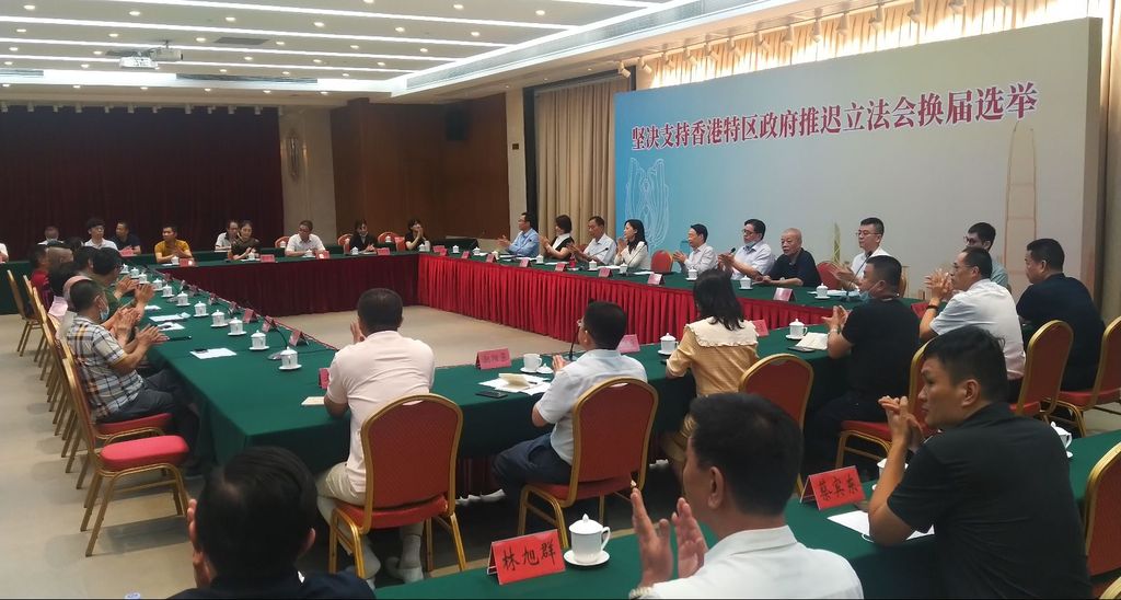 在汕港人港企代表支持立法会换届选举推迟
