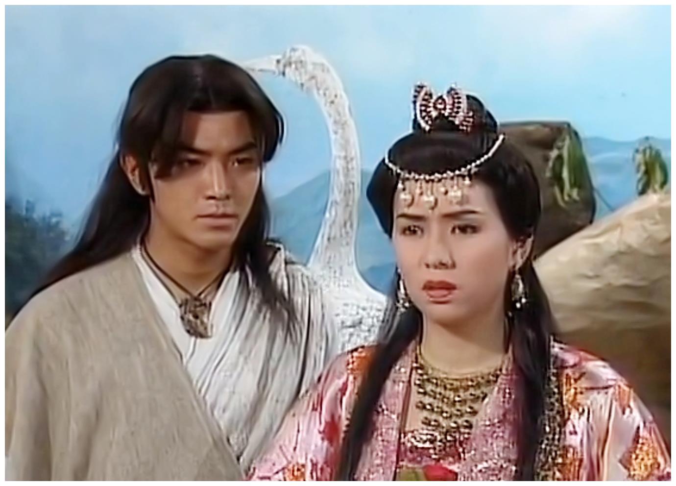 《金蛇郎君》之月半弯,得知男主是亲哥哥后,却依然爱着他