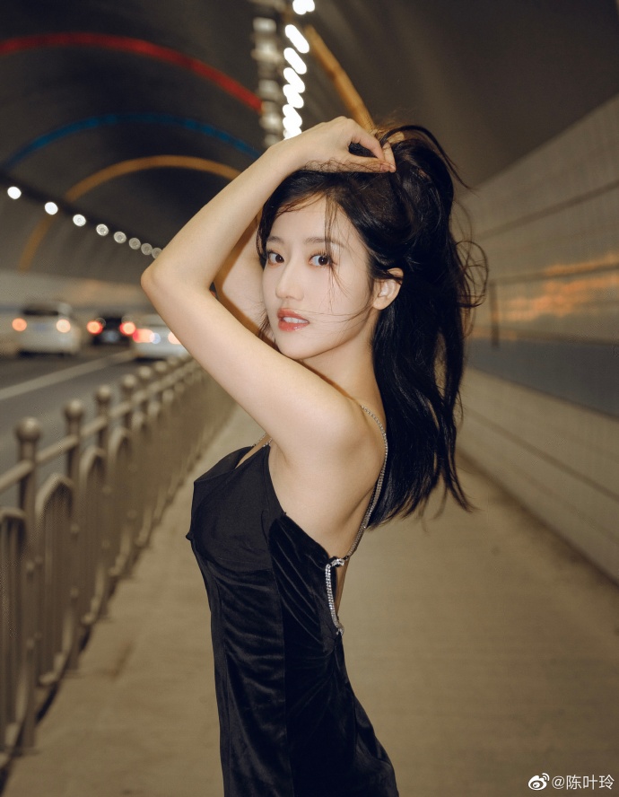 配图