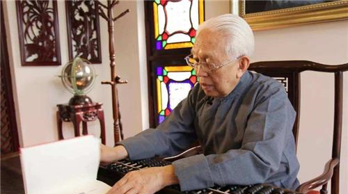 香港风水大师蔡伯励一句你亡妻走得惨李嘉诚就转了200万