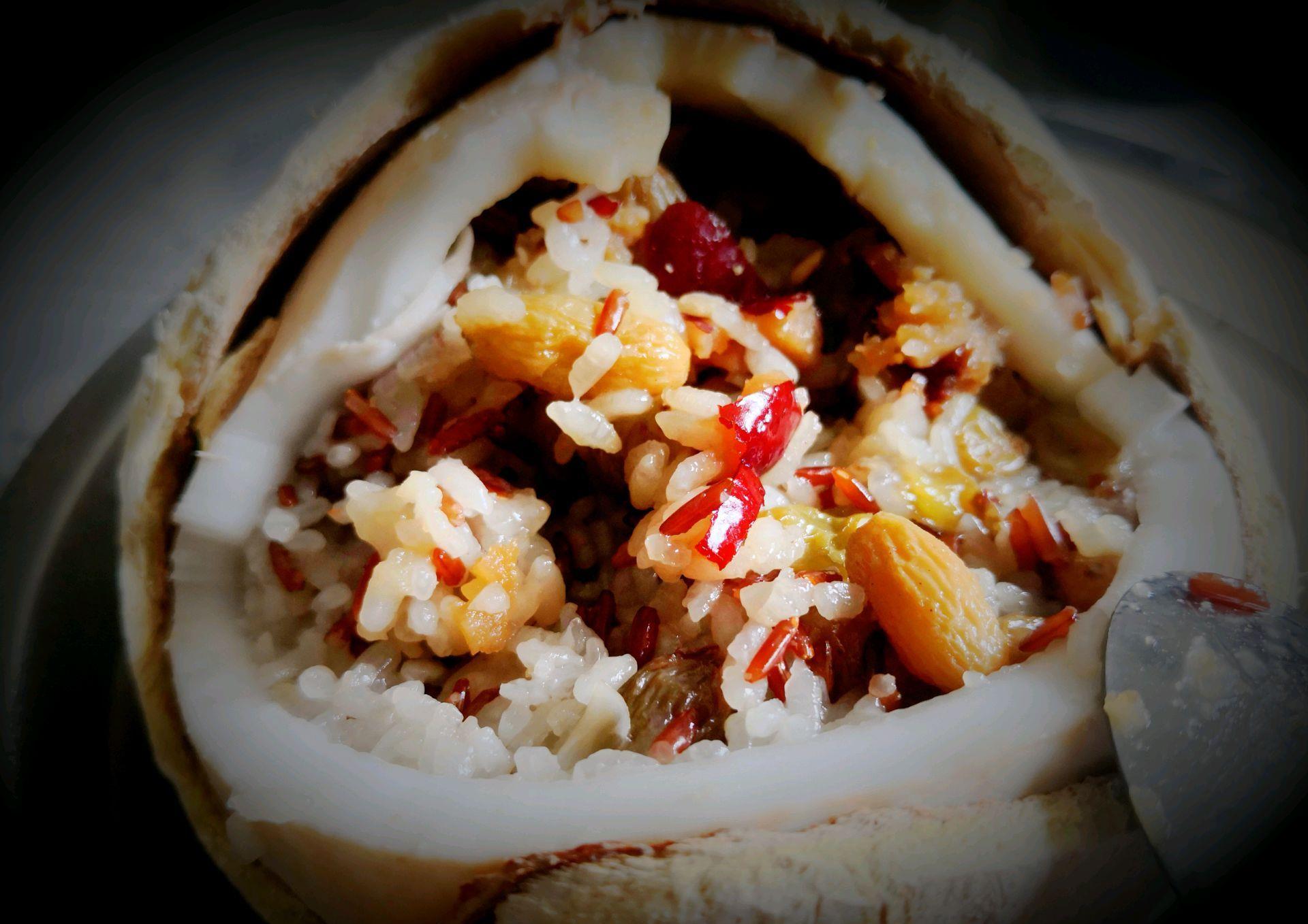 自制海南椰子饭味道浓郁椰香满满足不出户就能体验到美食