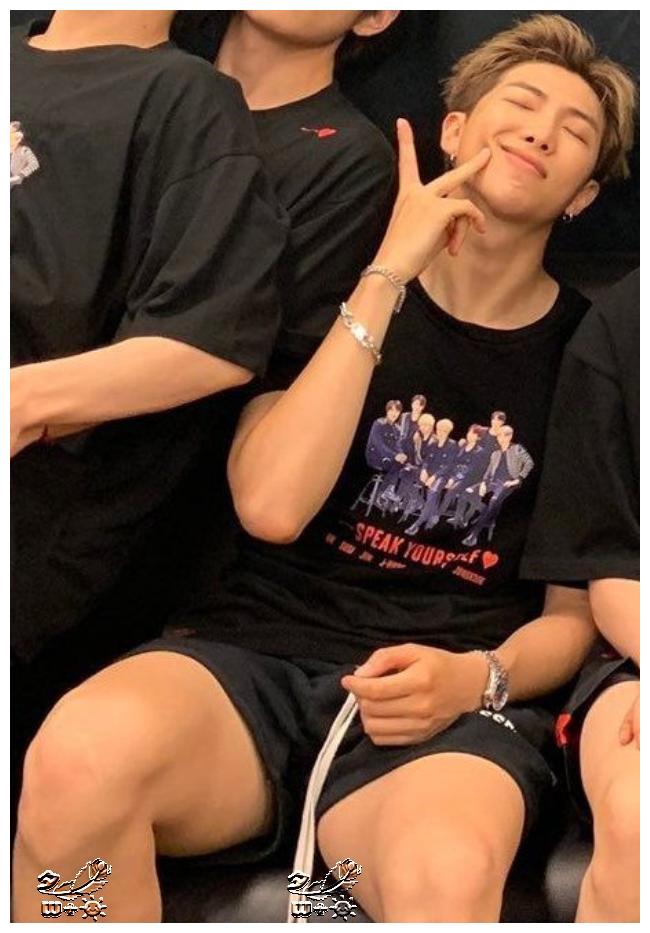 bts防弹少年团rm(金南俊),越来越明显的肌肉让粉丝心动!