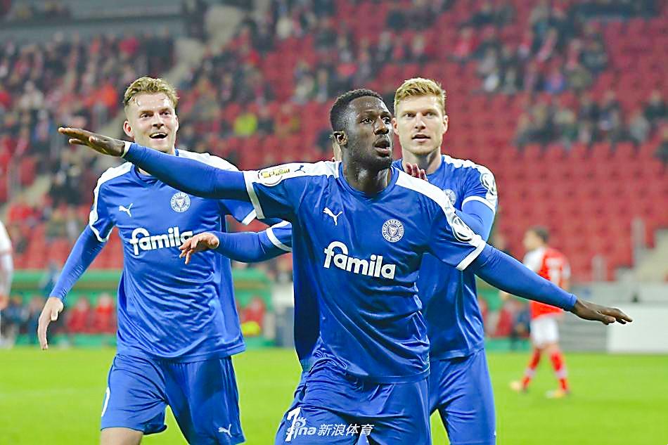 德甲 基尔vs科隆 基尔占据首回合优势 科隆锋线效率能否提升