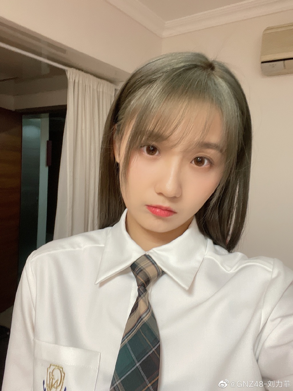 美少女gnz48-刘力菲迷人居家美照好看