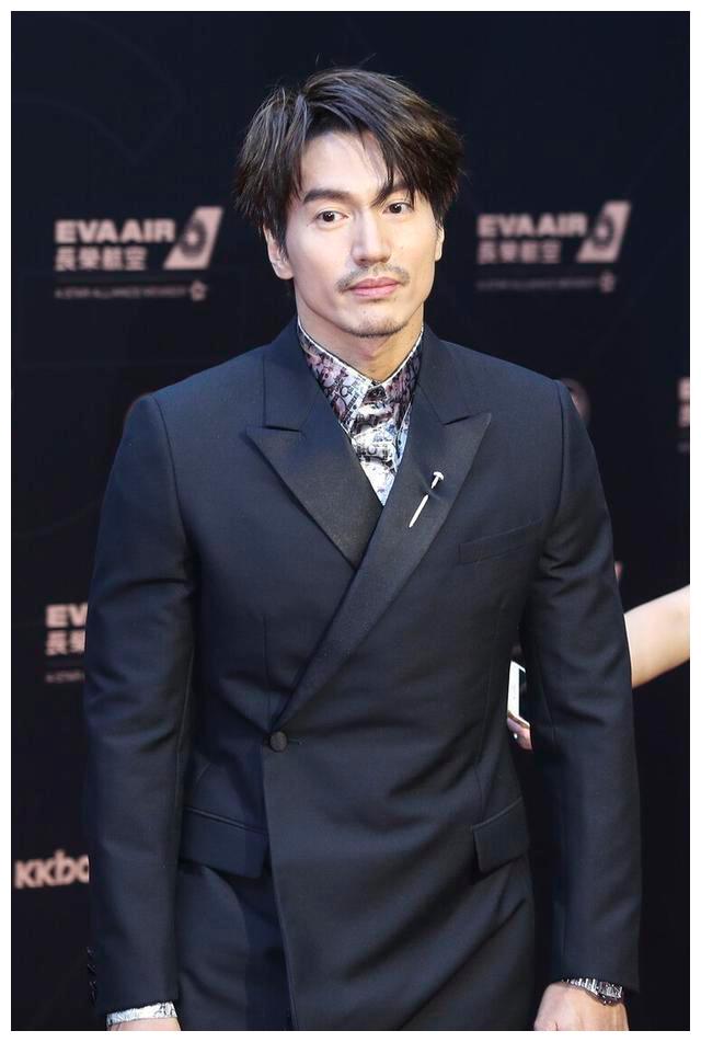 言承旭近照 胡子拉渣 网友:中年男人了__财经头条