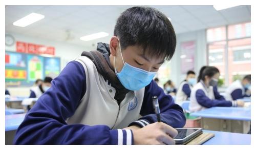 山东青岛：初中毕业年级开学复课