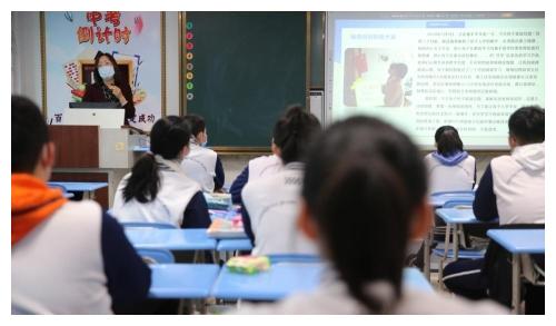 山东青岛：初中毕业年级开学复课
